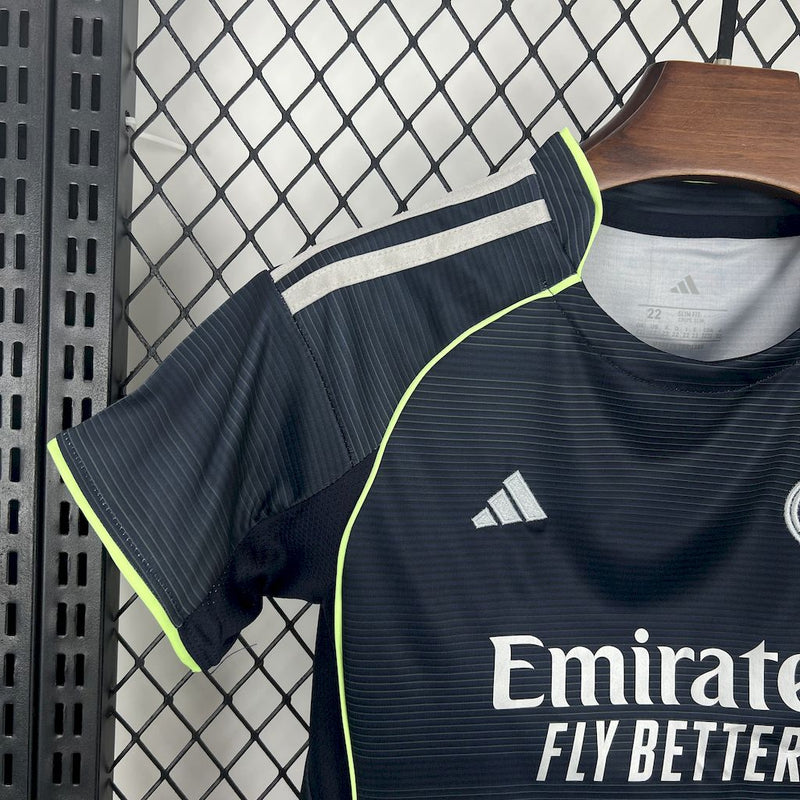 Conjunto Infantil Real Madrid 2025/26 - Away