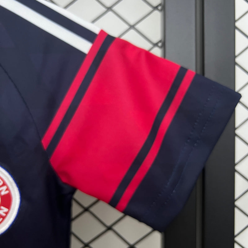 Conjunto Infantil Retrô FC Bayern Munique 1997-98 Home