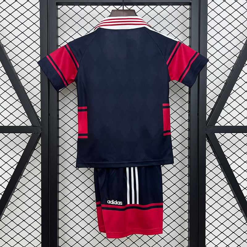 Conjunto Infantil Retrô FC Bayern Munique 1997-98 Home